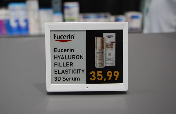 Elektronisches Preisetikett von P-SMART zeigt Preis für Eucerin-Produkt